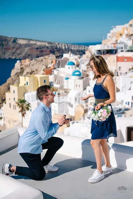 Santorini: Oia Private Couple Photoshoot with 35 Photos - Imerovigli and the high-cliff views