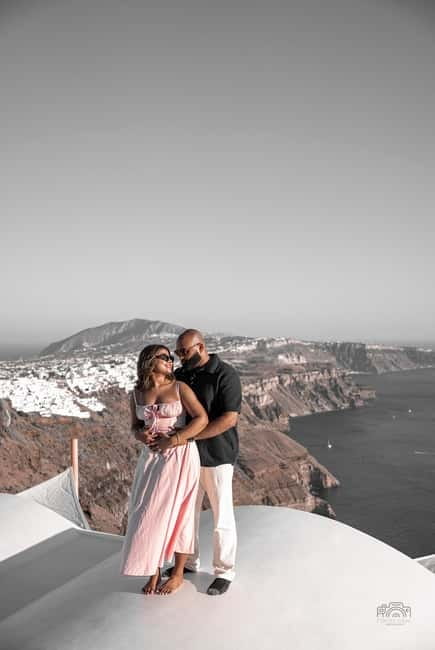 Santorini: Oia Private Couple Photoshoot with 35 Photos - The real drawbacks to consider