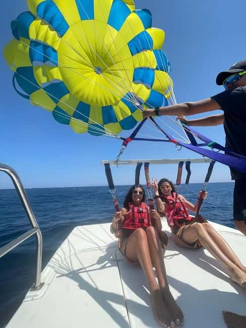 Santorini: Parasailing ExperiencePerissa,Perivolos,St.George - A small boat experience with a family-friendly feel