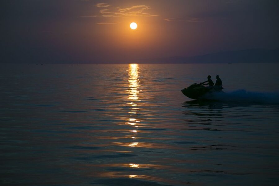 Santorini: Perivolos Beach Jet Ski Rental - Why Perivolos Is a Good Launch Point