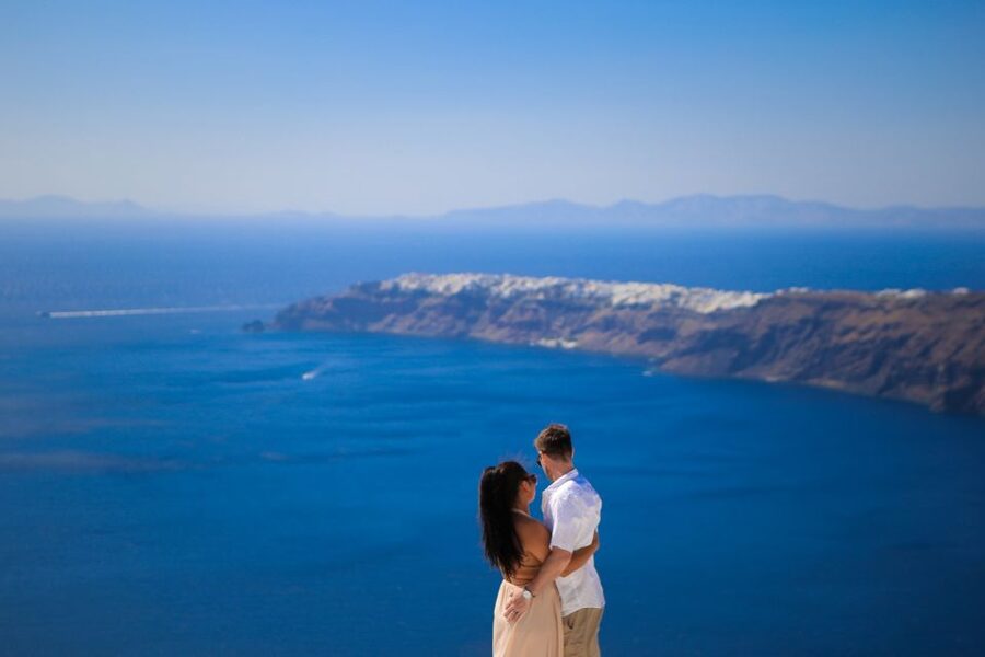 Santorini: Photo Shoot with a Private Vacation Photographer - Who should book this experience?