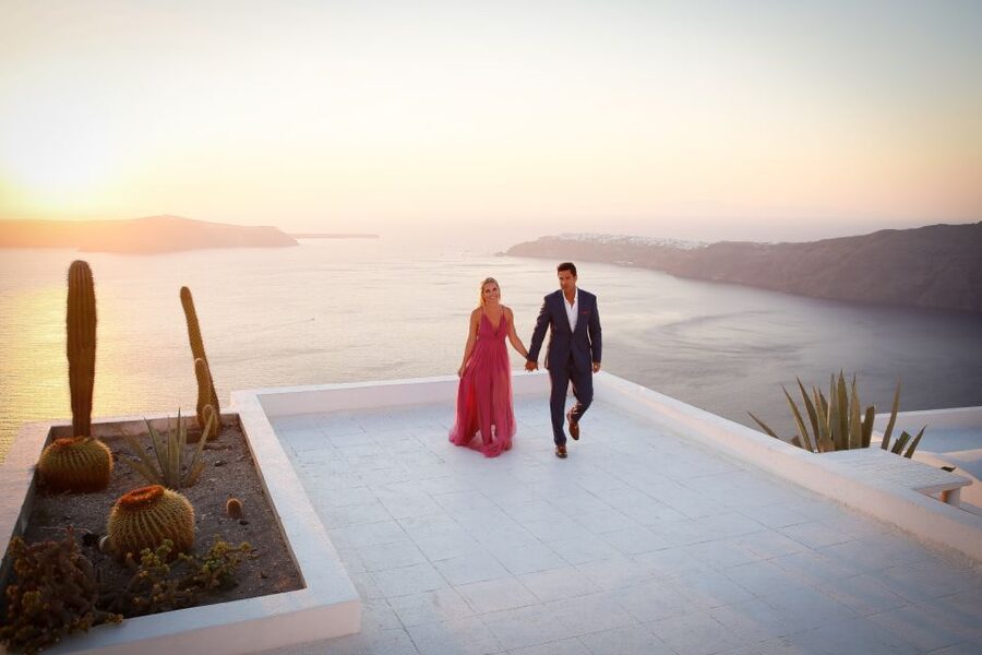 Santorini: Photo Shoot with a Private Vacation Photographer - Why a Santorini photo shoot can be worth the price