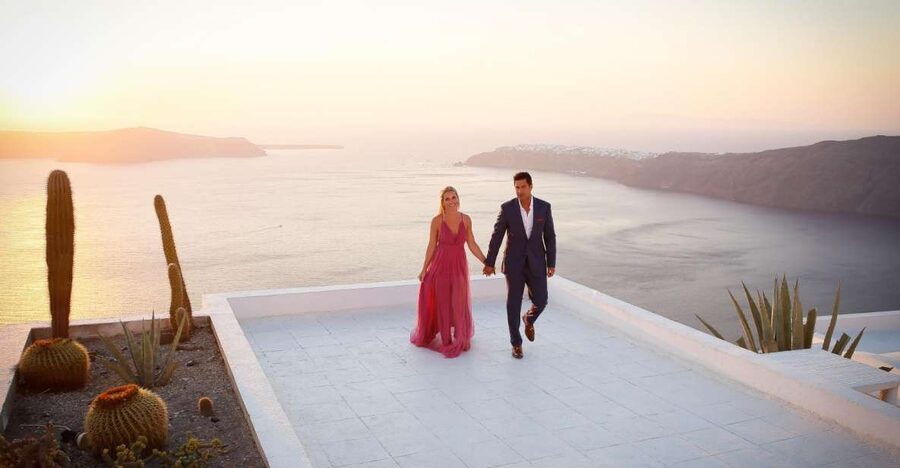 Santorini: Photo Shoot with a Private Vacation Photographer - Timing, crowds, and the cruise-ship question