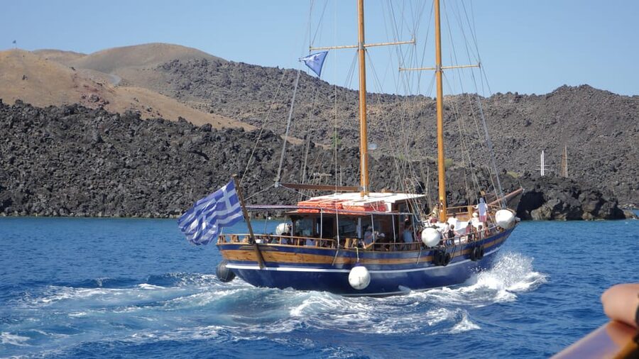 Santorini Port: 3 Hour Cruise to Volcano and Hot Springs - The longer option and Thirasia