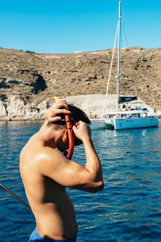 Santorini: Private Catamaran Tour with BBQ Meal and Drinks - Why a private catamaran works well in Santorini