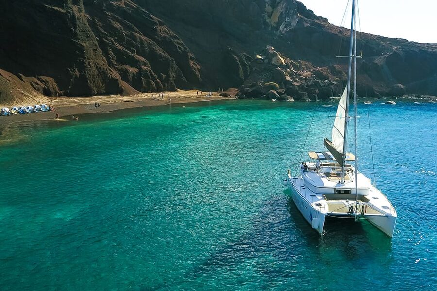 Santorini: Private Catamaran Tour with BBQ Meal and Drinks - Palea Kameni and the sulfur hot springs