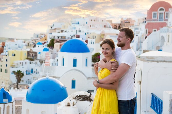 Santorini Private Driver: Explore Santorini - Port & Hotel Pickup - Oia: iconic views with a crowd problem