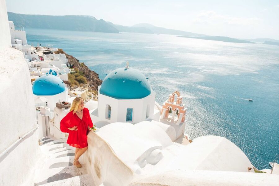 Santorini Private Photoshoot - Why a private photographer helps in Oia