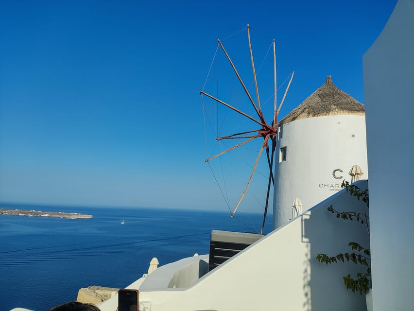 Santorini: Private Sightseeing Tour with Local Guide - The key points at a glance