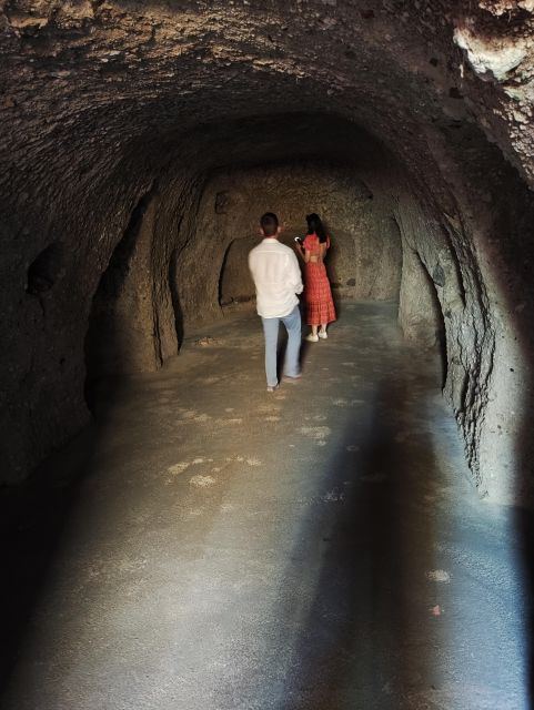 Santorini: Private Sightseeing Tour with Local Guide - Why a private van works well on Santorini