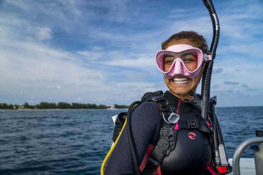 Santorini: Scuba Diving - From Navys Waterworld to the shallow-water lesson