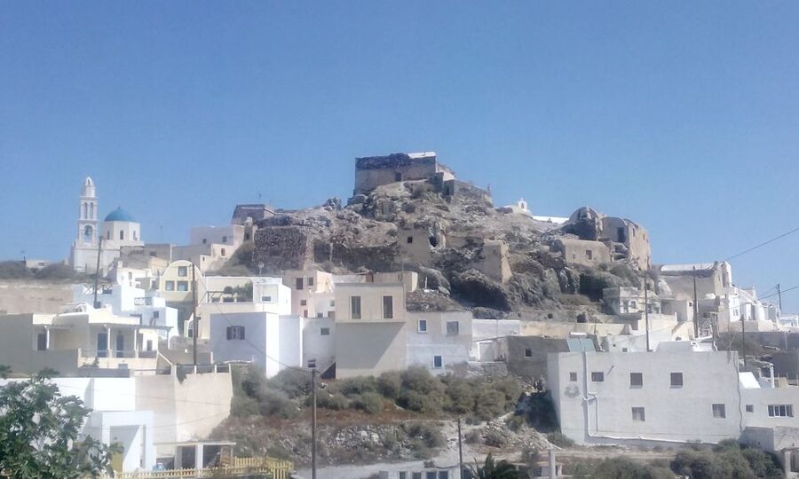 Santorini: Small-Group Highlights Tour of Venetian Castles - What the minivan and group size mean