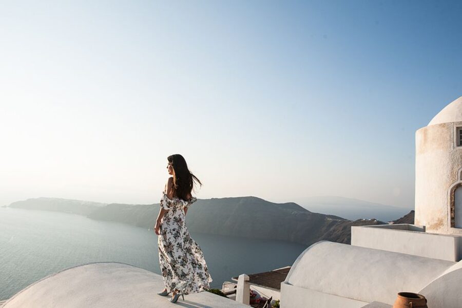 Santorini Unfiltered: Luxury Photoshoot with a Photographer - The Oia photo stop, about 10 minutes