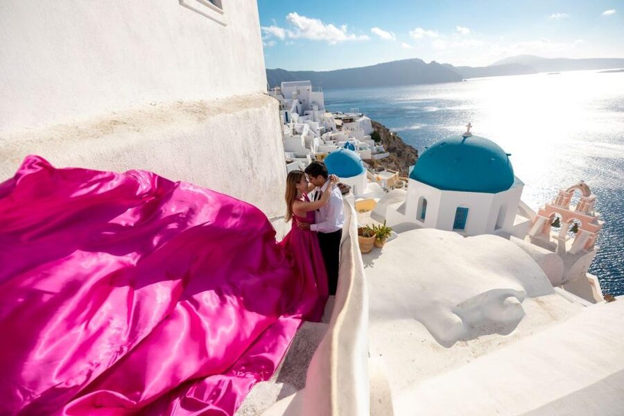 Santorini: Unique Flying Dress Photoshoot Experience - A One-Hour Session With a Photographer and Dress Assistant