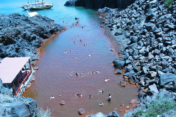 Santorini Volcanic Islands Cruise: Volcano, Hot Springs and Thirassia - Booking, cancellations, and weather
