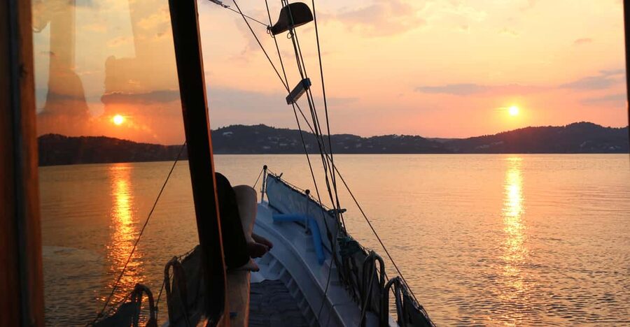Skiathos: Boat Cruise with Dinner & Sunset Viewing - Who should book this cruise?