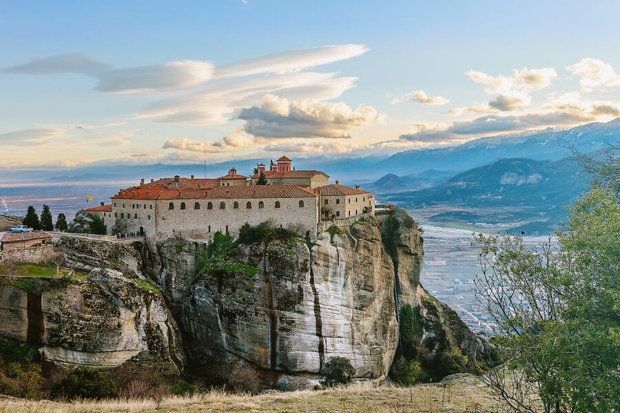 Thessaloniki: Full-Day Bus Trip to Meteora - Arriving among the six monasteries