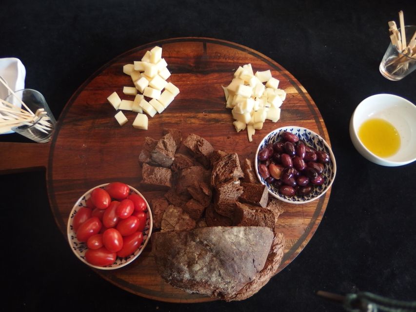 Thessaloniki: Small-Group Wine Tasting Tour with Appetizers - What the small-group setting changes