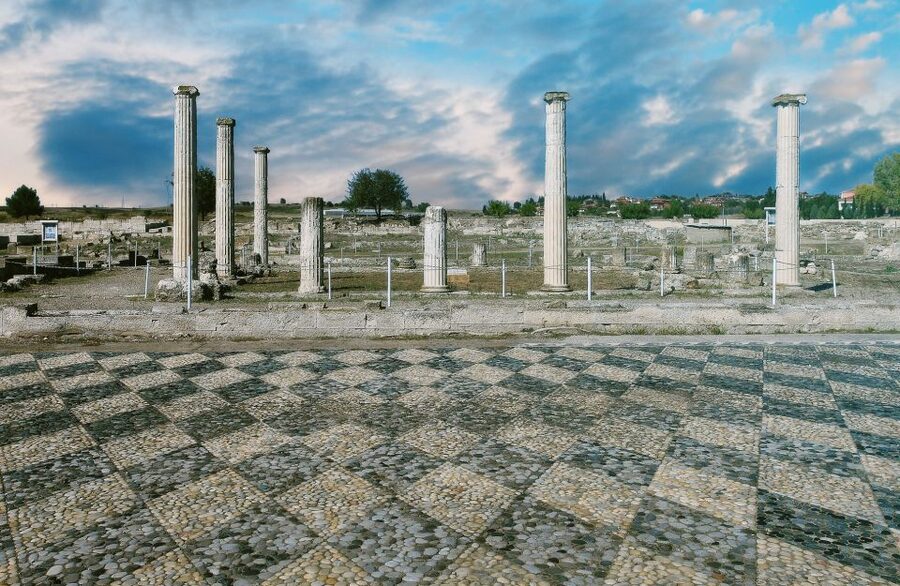 Thessaloniki: Vergina and Pella Day Trip - Lunch in Vergina