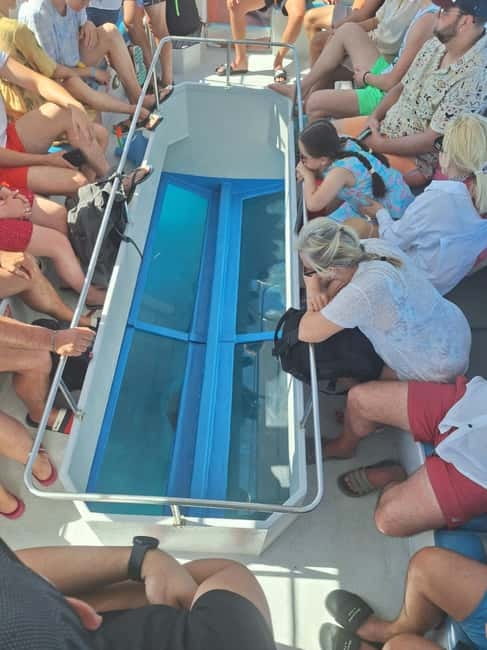 Zakynthos: Turtle Spotting, Marathonísi & Keri Caves Cruise - Boat size, crew, and comfort
